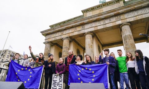 Vokietija nerimauja dėl kraštutinių dešiniųjų populiarumo