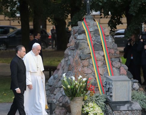 Lietuvoje apsilankęs popiežius Pranciškus: „Esame gundomi užmiršti tėvų kančias“