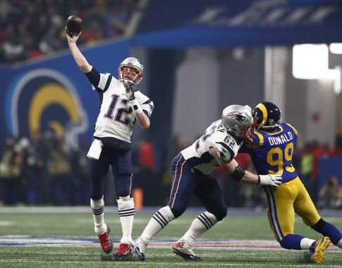 „Patriots“ triumfavo NFL čempionate, T.Brady perrašė amerikietiško futbolo istoriją