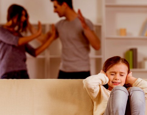 Psichologas: kokią žinutę transliuoja tėvai, šaukdami ant savo vaikų?
