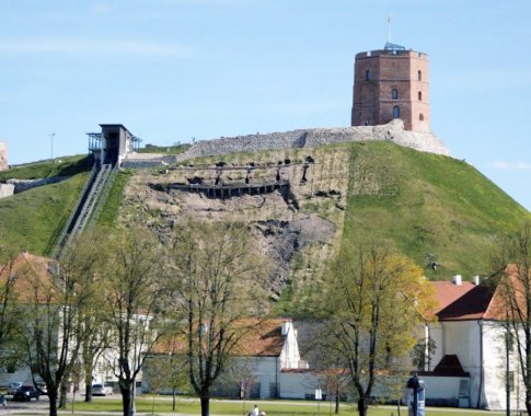 Griūvantį Gedimino kalną rekonstravo nelegalūs darbininkai iš užsienio?