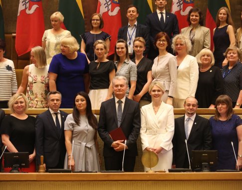 G.Nausėdai įteiktas Lietuvos Prezidento pažymėjimas