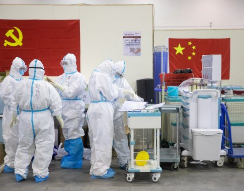 Kinijoje koronaviruso aukų skaičius pasiekė 2 000