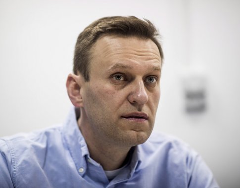 Rusijos opozicionierius A. Navalnas medikų lėktuvu išskraidintas iš Omsko į Vokietiją