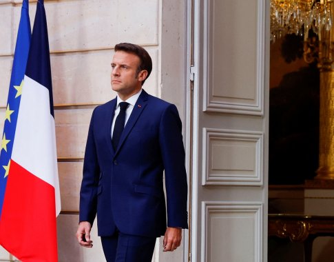 E. Macronas ragina kurti „Europos politinę bendriją“ šalia ES