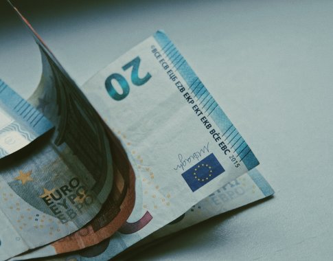 Vyriausybė pritarė: minimali alga kitąmet sieks 924 eurus