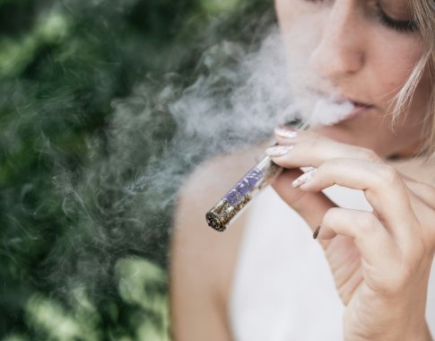 Seimas atmetė siūlymą leisti prekiauti elektroninėmis cigaretėmis vaistinėse