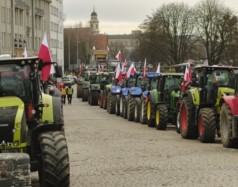 Lenkijos ūkininkai nutraukia visų sienos su Ukraina perėjimo punktų blokadas