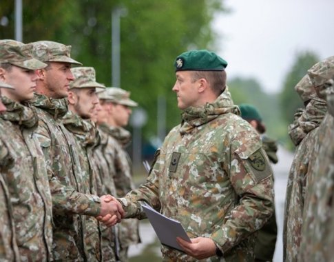 Į kariuomenės vado poziciją yra keturi potencialūs kandidatai