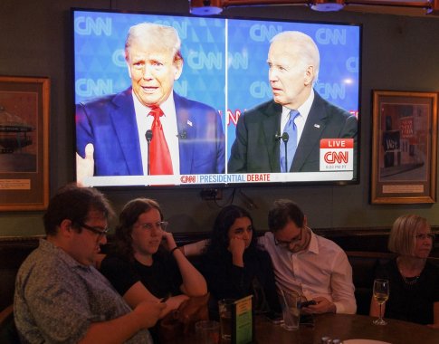 JAV apžvalgininkus šokiravo skausmingas J. Bideno pasirodymas per debatus