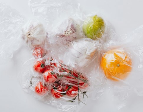 Metai be nemokamų labai plonų plastikinių maišelių: pirkėjų įpročiai pakito iš esmės