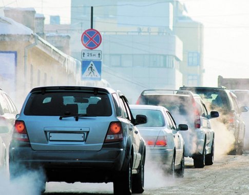 Vėl siekiama atimti teisę iš aplinkosaugininkų tikrinti automobilius dėl taršos