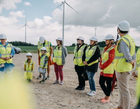 Baltijos jūroje mato naujo turizmo objekto potencialą: užsienyje vėjo elektrinės pritraukia minias turistų