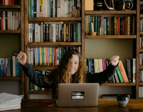 Socialinių tinklų naršymą keičia mikromokymasis: kas tai ir kodėl jį taiko net universitetai?