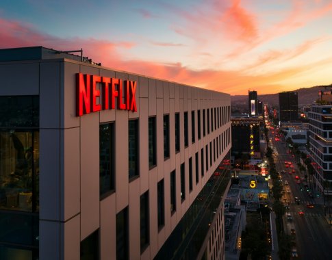 Apskaitos klastojimu įtariamos „Netflix“ biuruose atliktos kratos