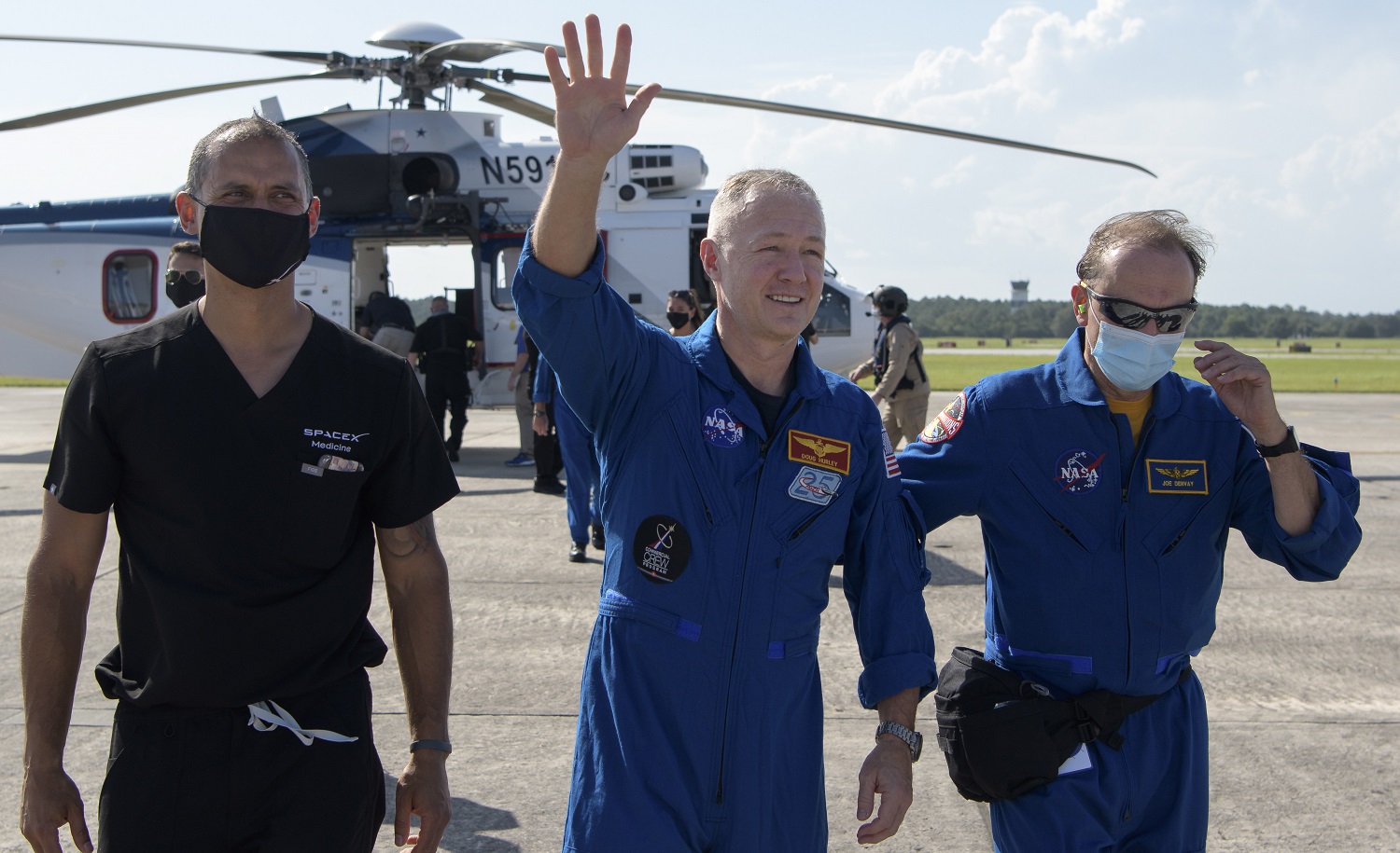 „SpaceX“ įgulos kapsulė su NASA astronautais iš TKS sėkmingai nusileido Žemėje