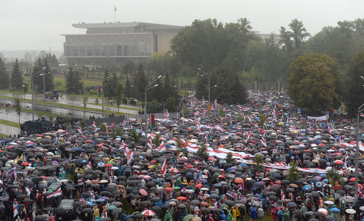 Baltarusijoje suiimta mažiausiai 100 protestuotojų