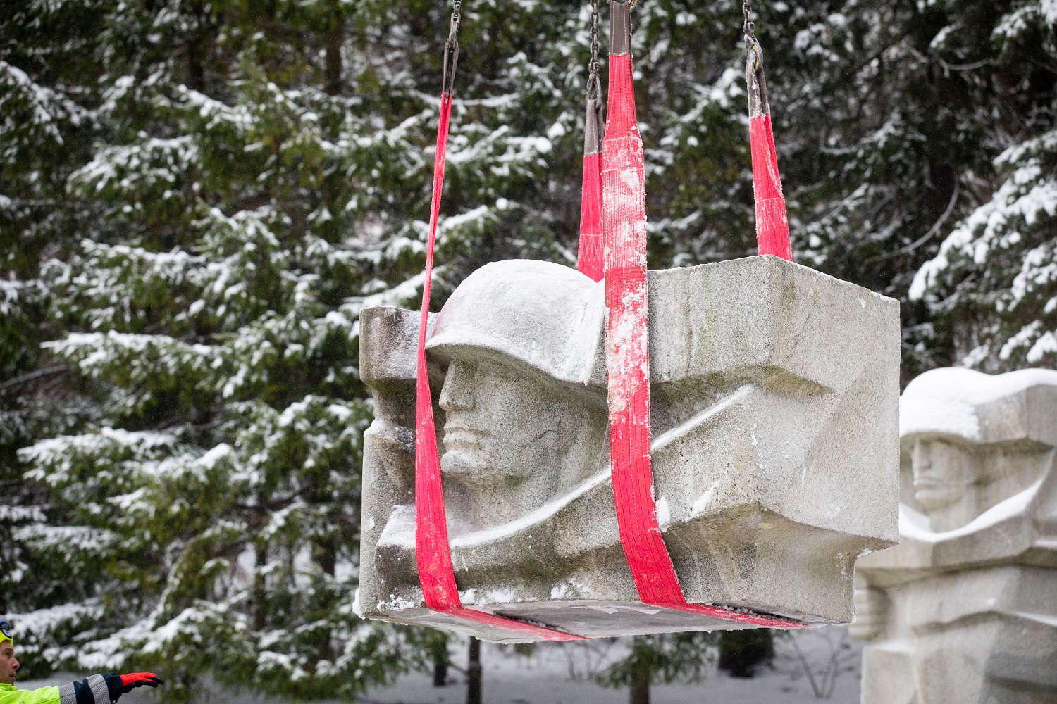 Pašalinus sovietinius reliktus – R. Šimašiaus džiaugsmas: „Dabar jau švaru“