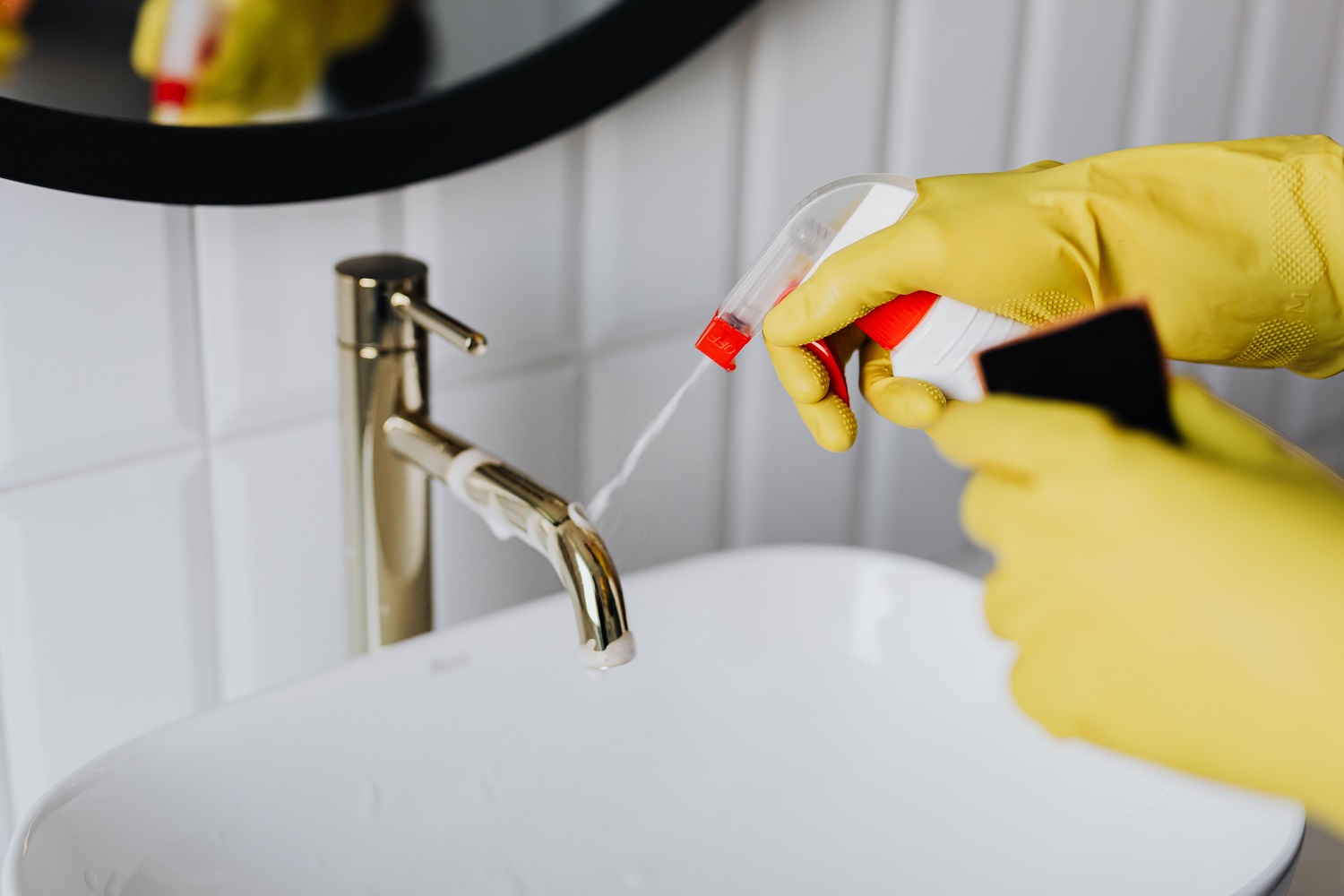 Chemikas įspėja – naudojant namų švaros priemones svarbu laikytis šių taisyklių