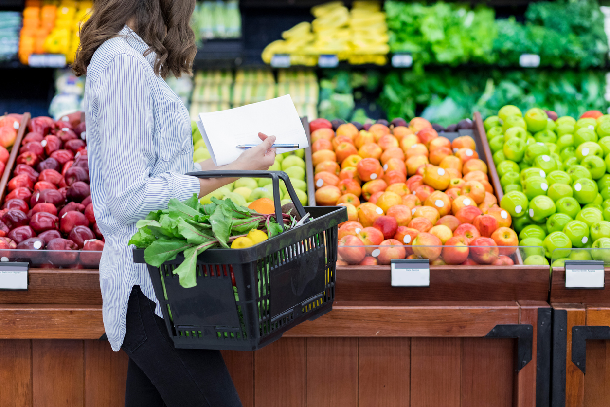 Kurie patarimai tikrai padeda sutaupyti pinigų perkant maisto produktus, o kurie yra seniena?