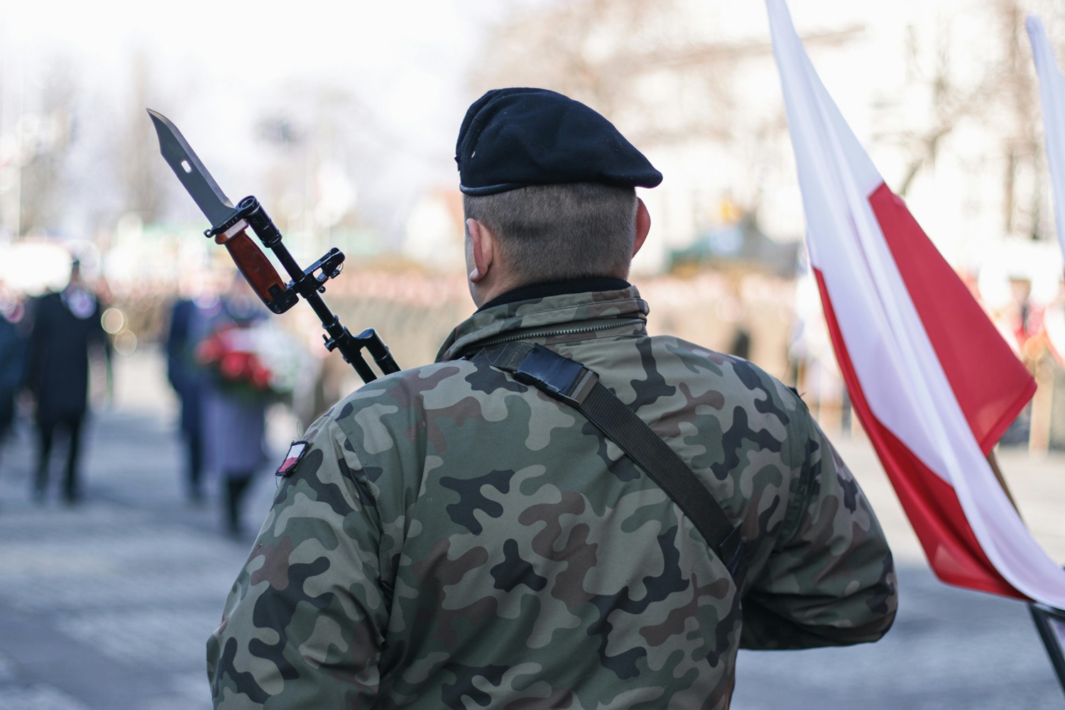 Lenkija neplanuoja įvesti privalomosios karinės tarnybos