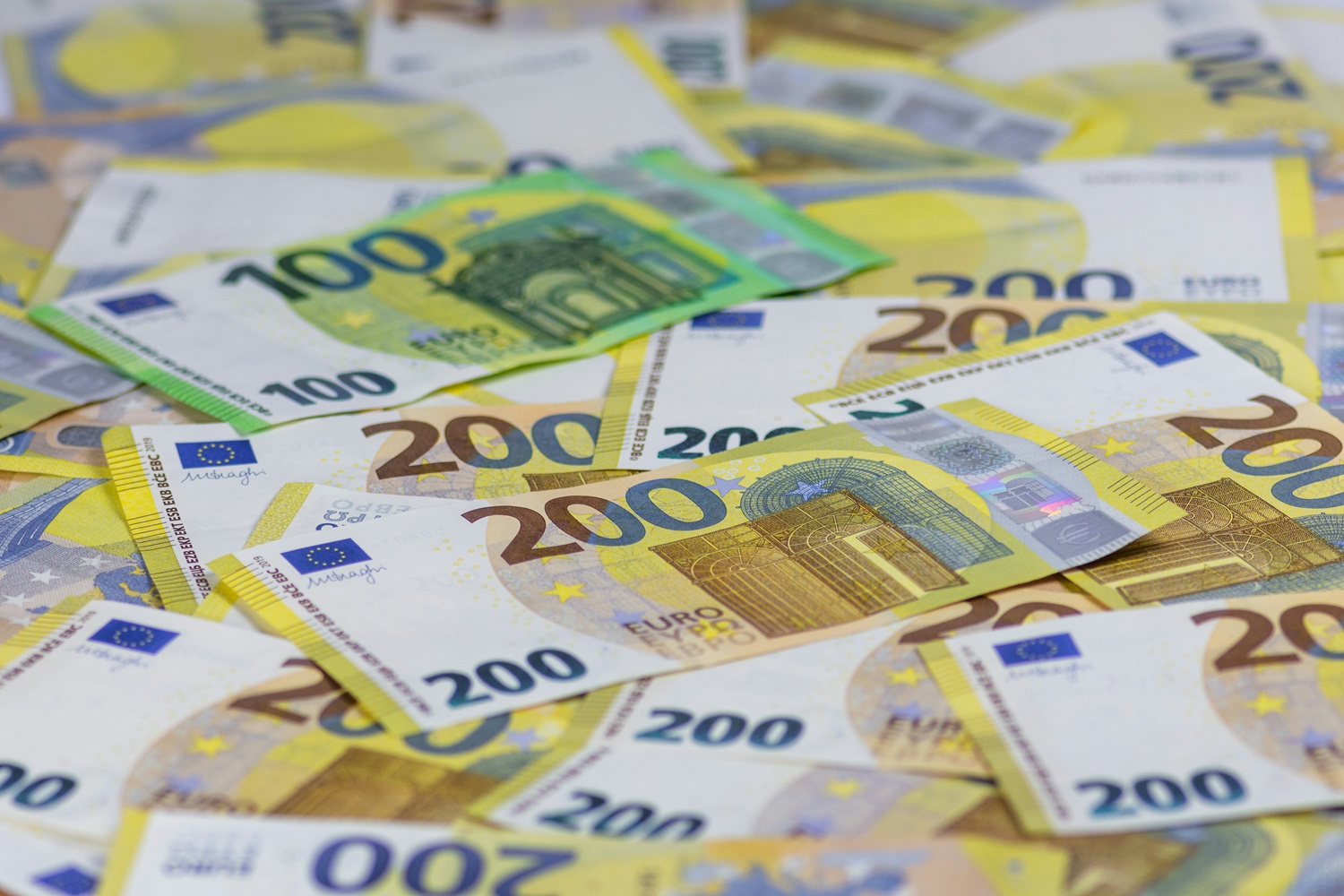 Lietuvos bankas: kitais metais minimali alga turėtų siekti 1070 eurų