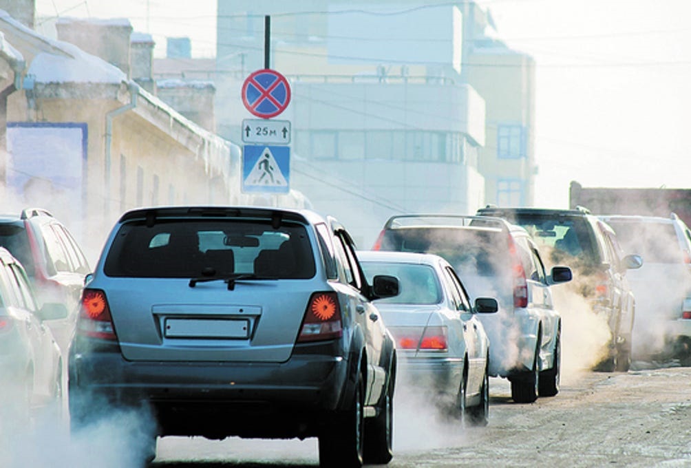 Už dūmijantį automobilį parlamentarai linkę pirmą kartą bausti įspėjimu