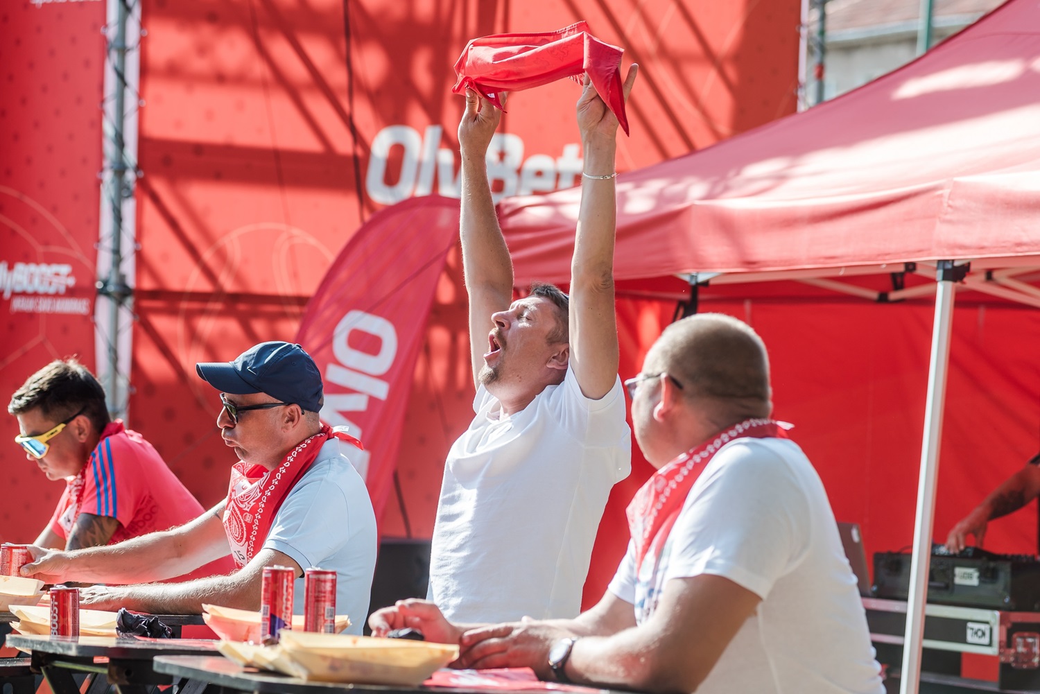 Pirmajame pajūrio dešrainių valgymo čempionate – brolių iš Mažeikių triumfas