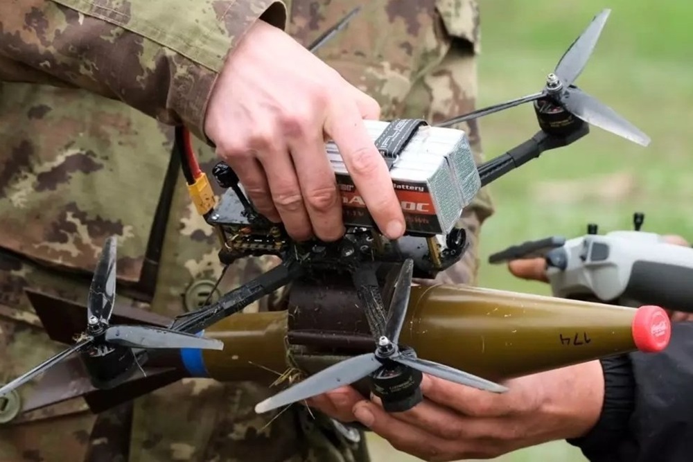 Visą Lietuvos kariuomenę planuojama aprūpinti FPV dronais