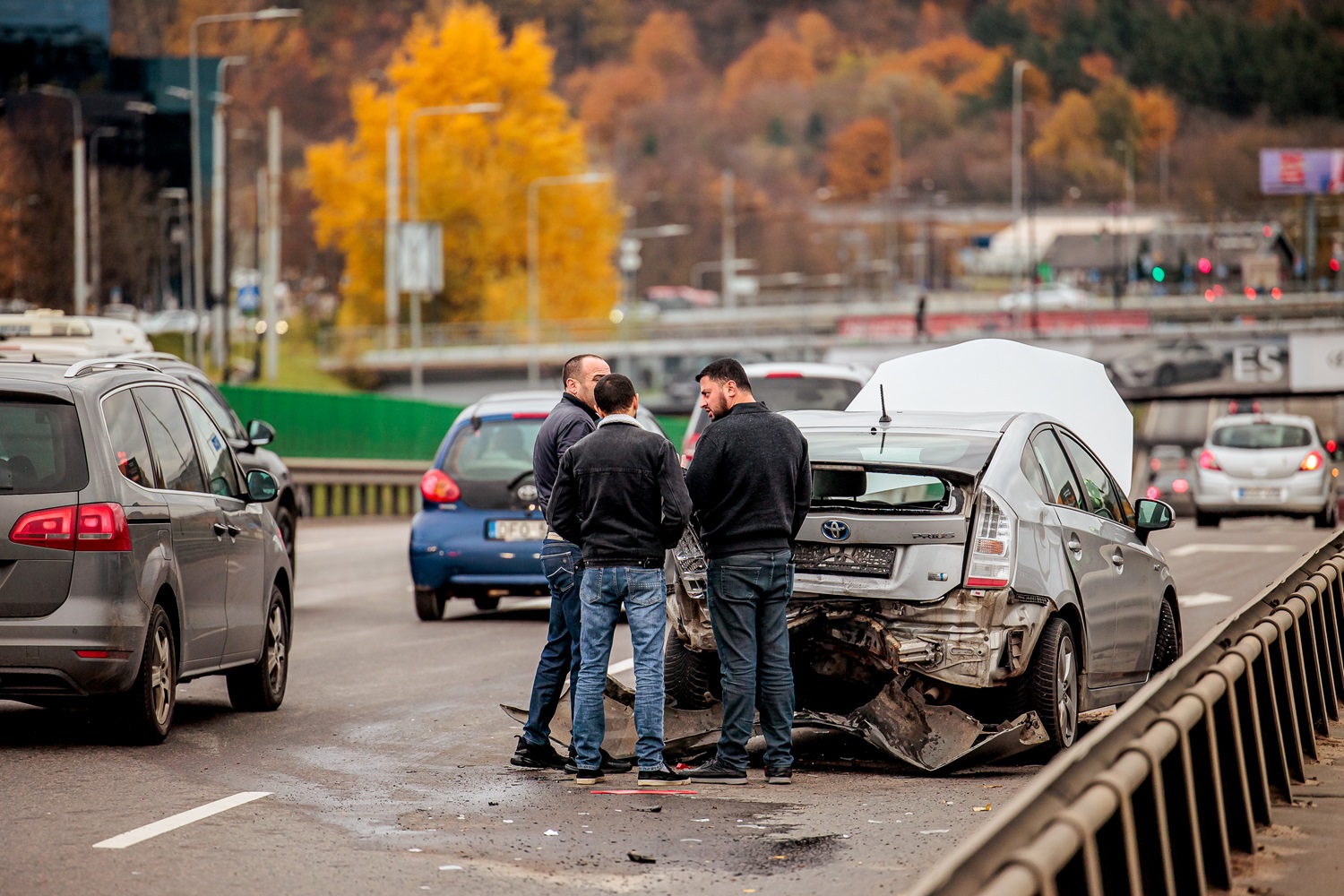 Parlamentas svarstys, kaip sumažinti dėl autoįvykių miestuose susidarančias spūstis